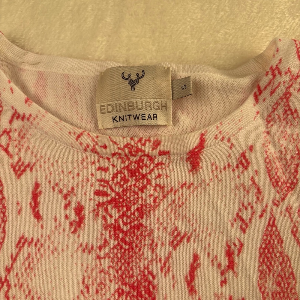 Pink‎ and White Snake Print Sweater - Picture 2 of 4